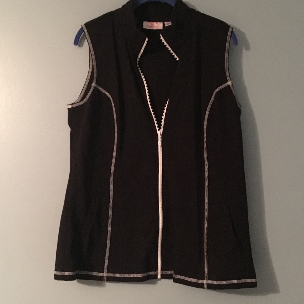 Q. F Vest & Skort Set French Terry size Medium